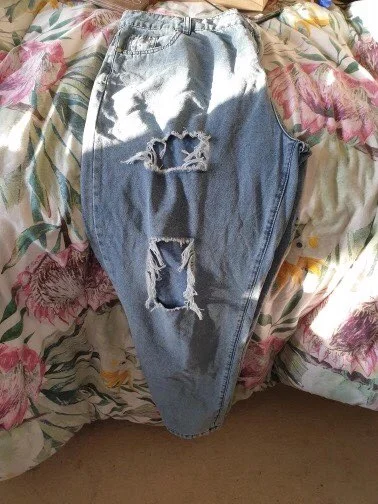 Mid-rise Distressed Jeans