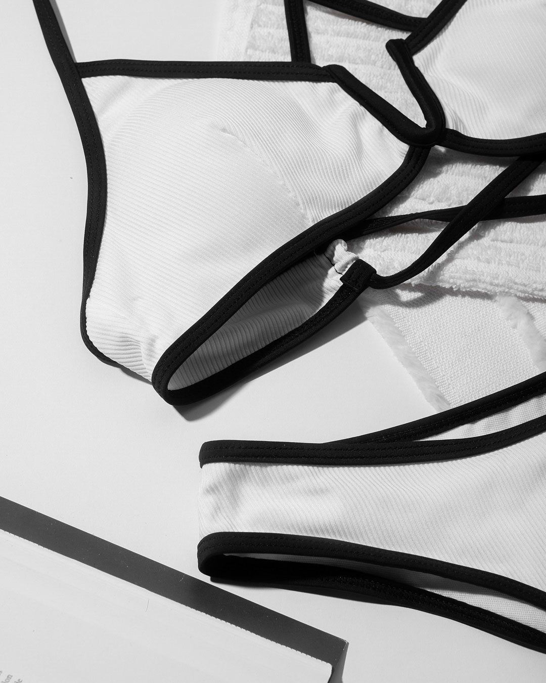 （重复）VOEYYE Ribbed Contrast Binding V Wired Bikini Sets