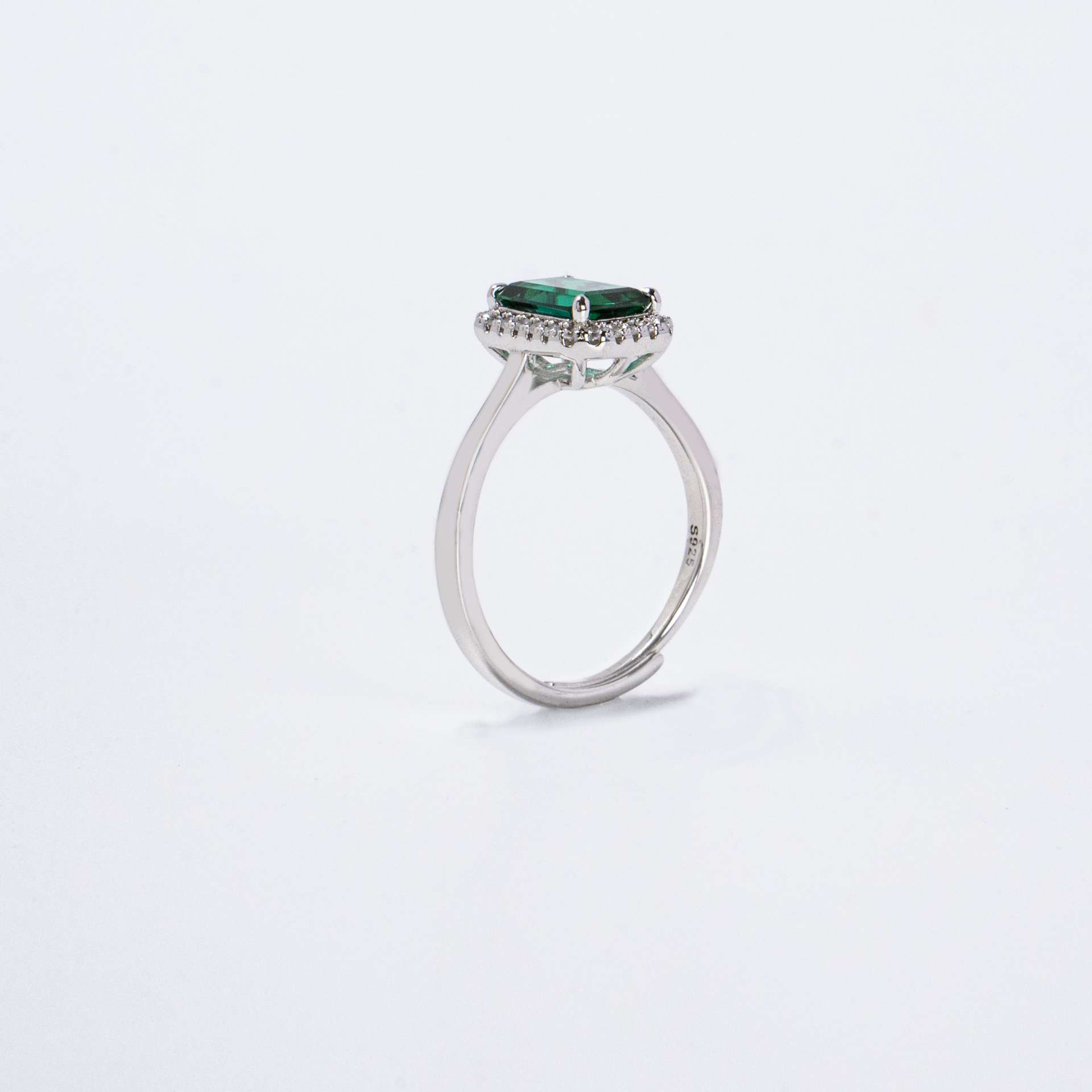 1.5CT Syntheti Emerald Ring