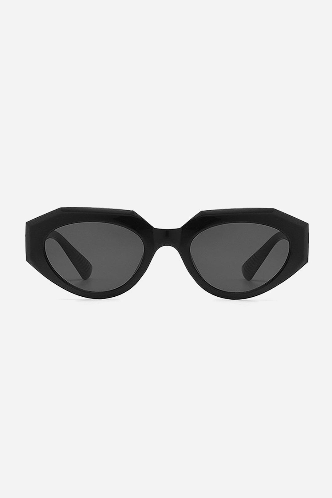 Retro Black Irregular Frame Sunglasses