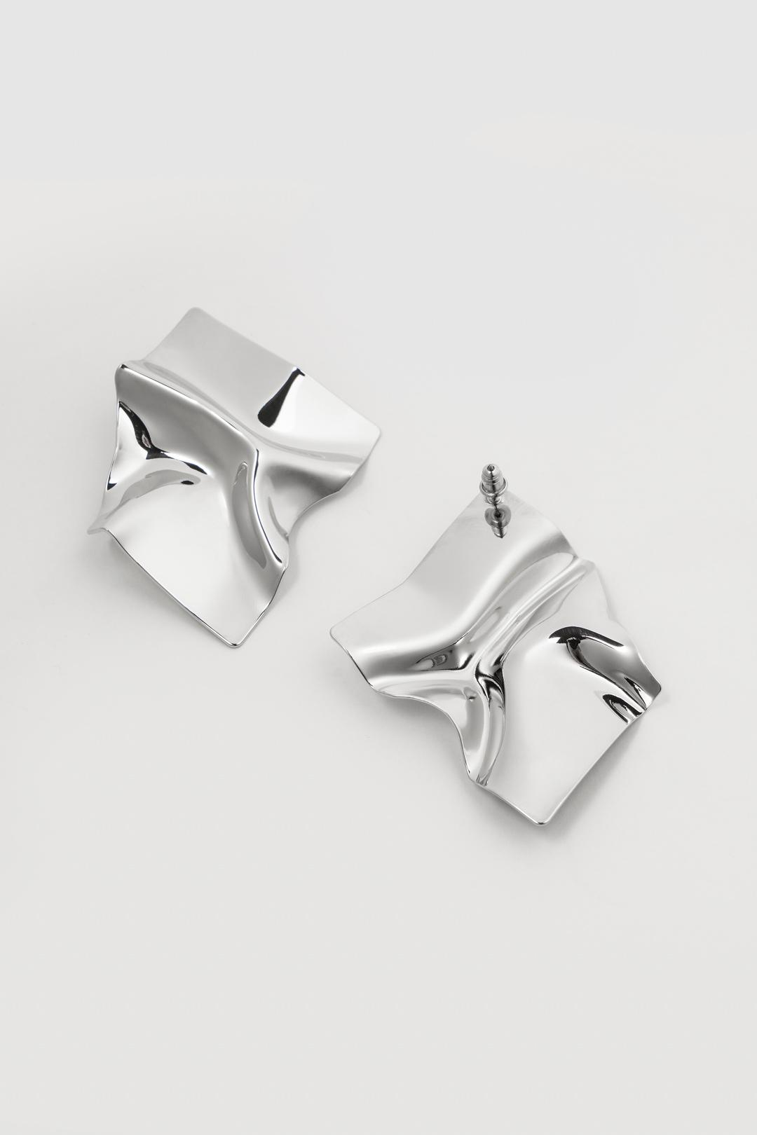 Earrings In Organic Texture Slice Design In Silver Tone